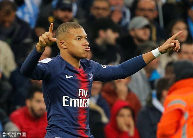 西甲半场：安东尼闪击，费兰戴帽，巴萨暂4-1贝蒂斯（西甲半场战报：安东尼开场破门，费兰上演帽子戏法，巴萨暂以4-1领先贝蒂斯）