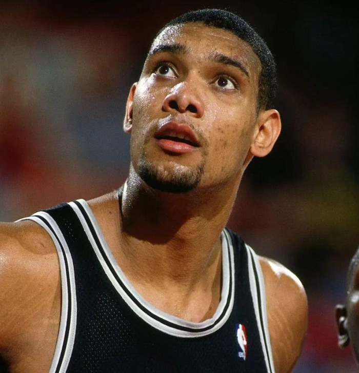 21世纪五大联赛外场球员出场时间榜：C罗、拉莫斯、梅西前3（本世纪五大联赛外场球员出场时间排行榜：C罗、拉莫斯、梅西位列前三）