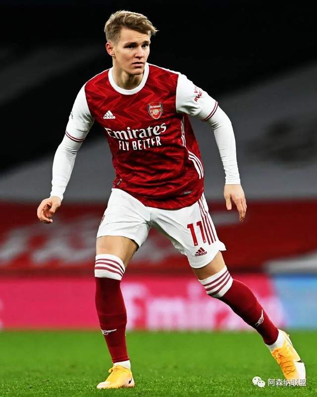 曼城英超33分紧追阿森纳，五项数据领跑联赛（曼城英超积33分紧逼阿森纳，五项数据位居联赛第一）