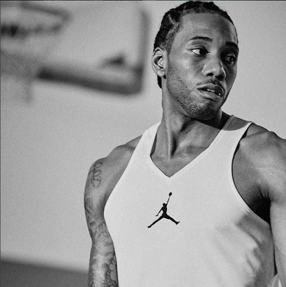 哈珀：赛季初的时候我总是犹豫&总觉得自己是新秀 现在更加果断了（哈珀：赛季初我犹豫不决、把自己当新秀，如今更果断）