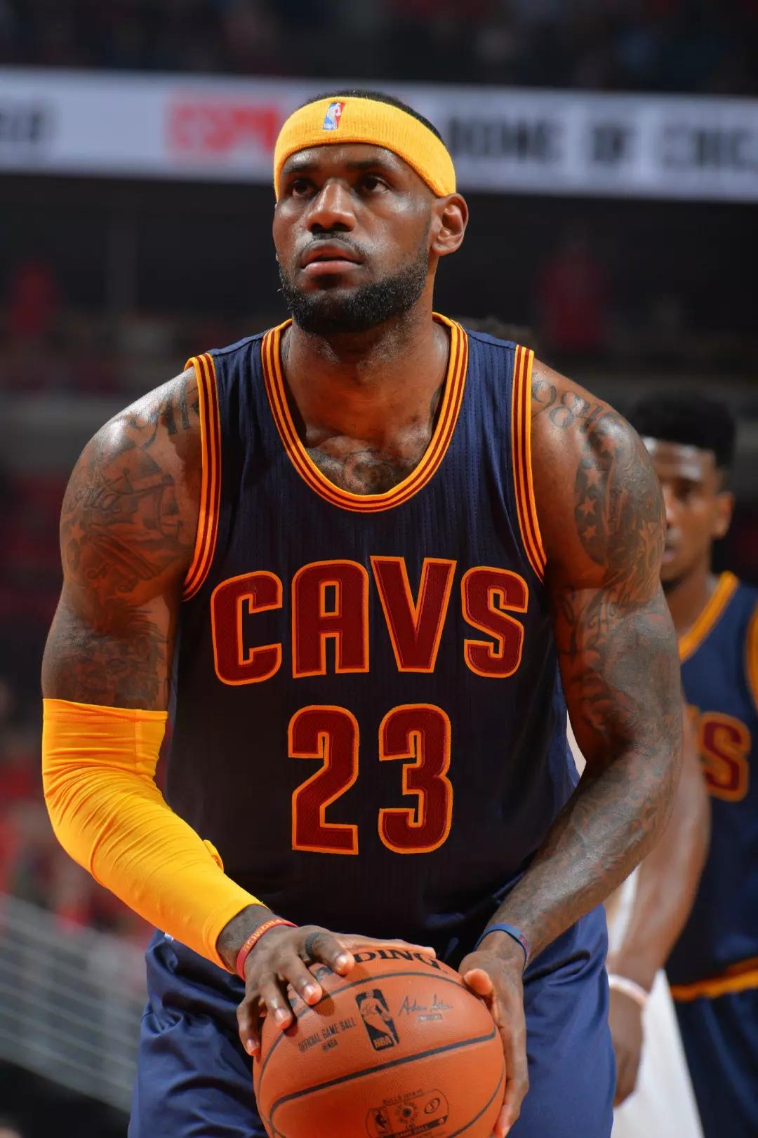 NBA新秀观察：状元秀首战亮眼,（NBA新秀速报：状元首秀表现抢眼）
