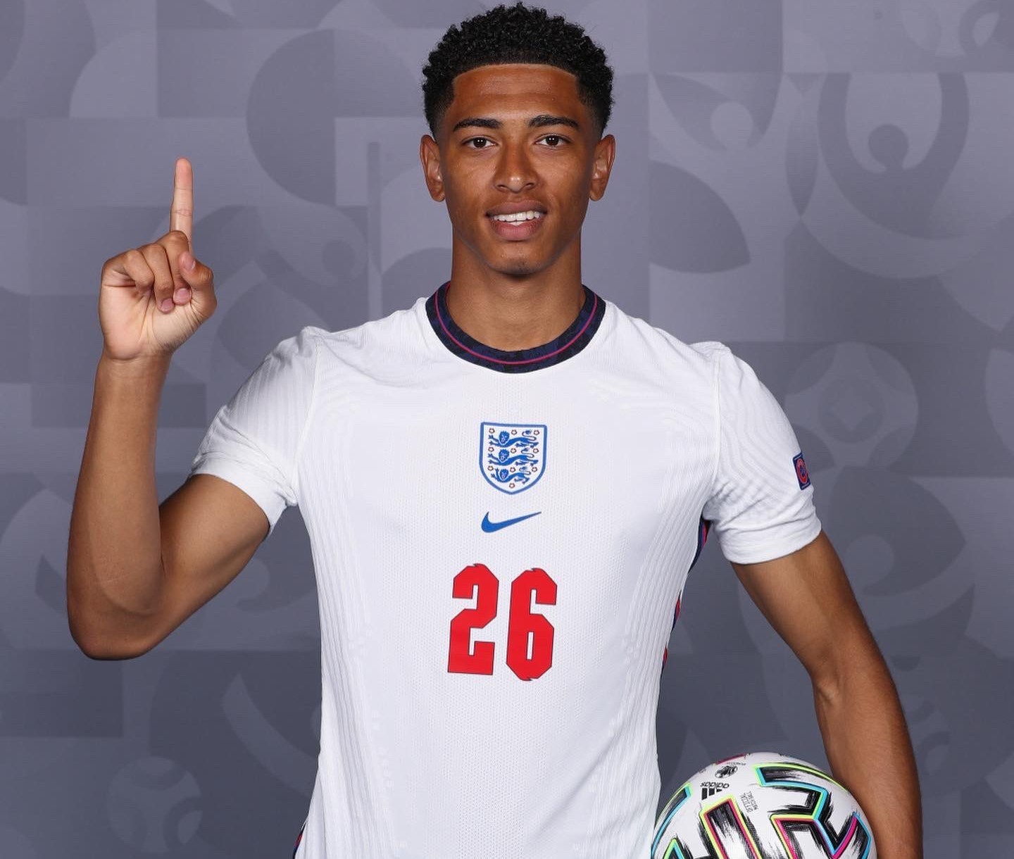 德甲前瞻：斯图加特欲报一箭之仇，拜仁防线需提升专注度（德甲前瞻：斯图加特誓雪前耻，拜仁后防需更专注）