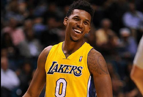 莫雷托：尤文只有可能在夏窗追托纳利；冬窗或夏窗肯定买中卫（莫雷托：尤文追托纳利仅限夏窗，冬夏转会窗必引进中卫）