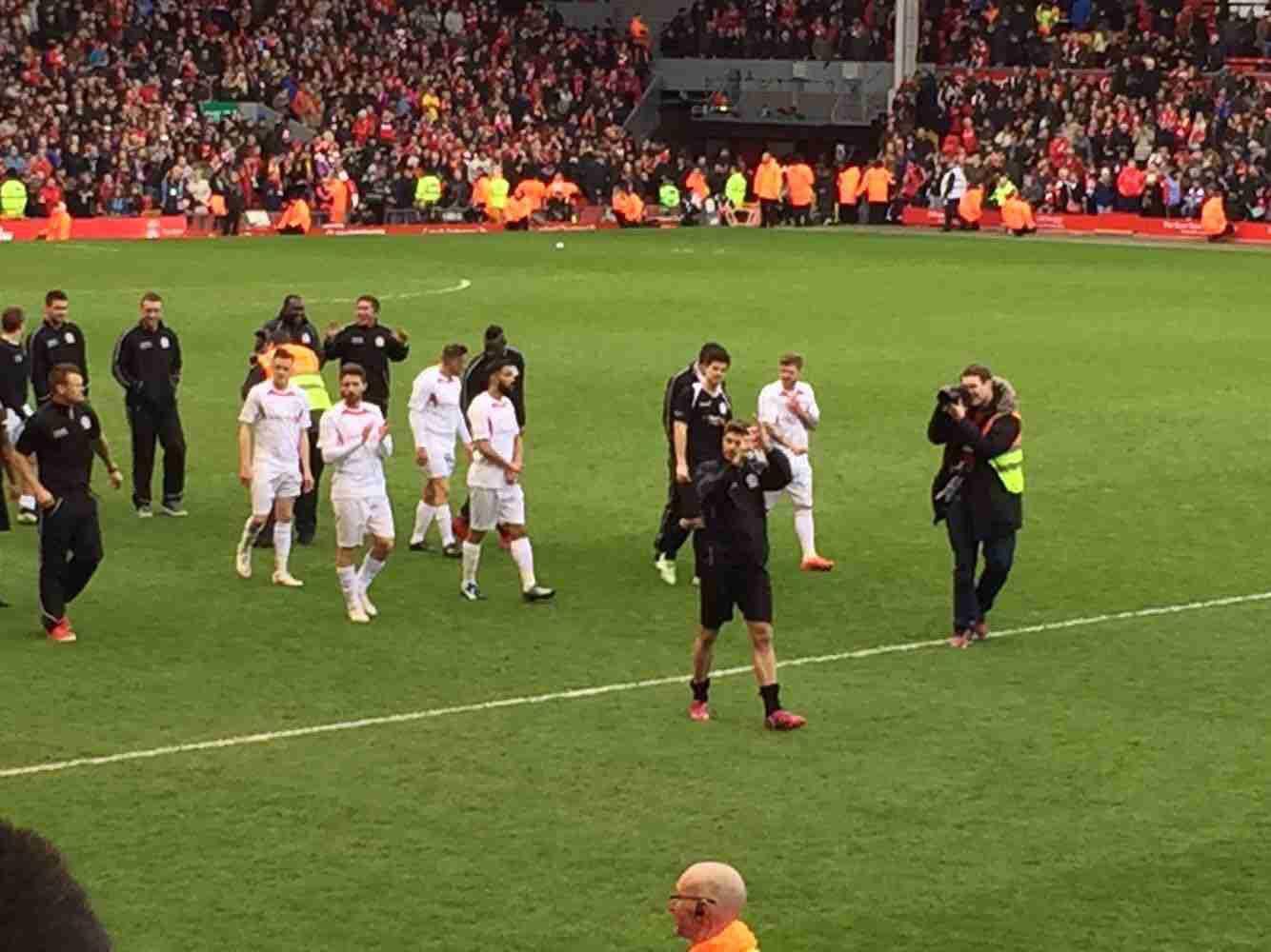 弗拉格年终大战集锦！27+6+5独木难支 单臂劈扣彰显实力（弗拉格年末之战精彩集锦：27分6板5助难回天，单臂暴扣尽显实力）