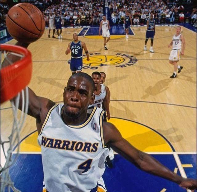 马卡解析亚马尔新庆祝动作：致敬足球游戏角色必杀技（马卡解读亚马尔全新庆祝方式：向足球游戏角色的必杀招式致敬）