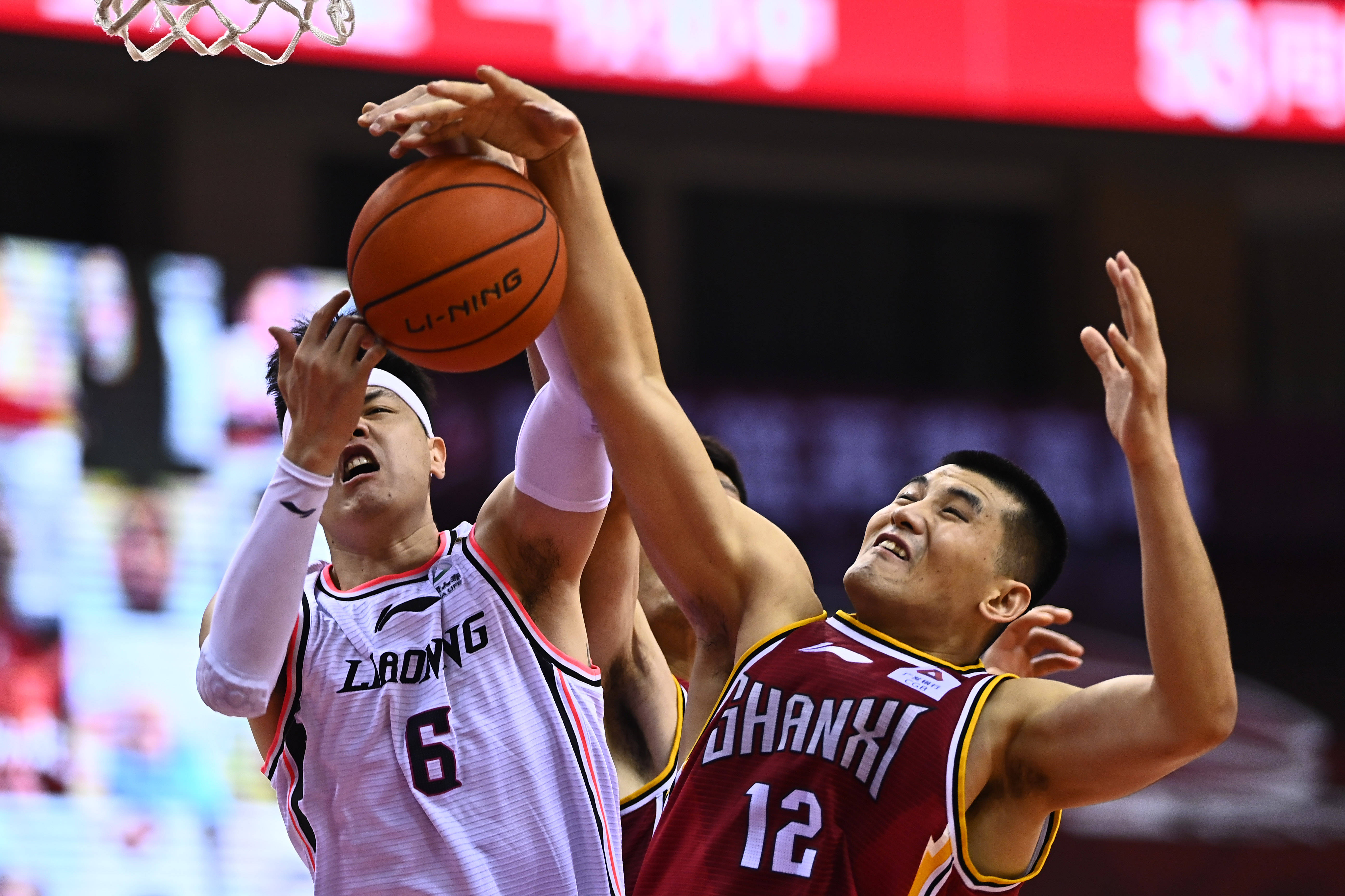 利物浦欧冠客场取分战平切尔西（欧冠客场争分，利物浦战平切尔西）