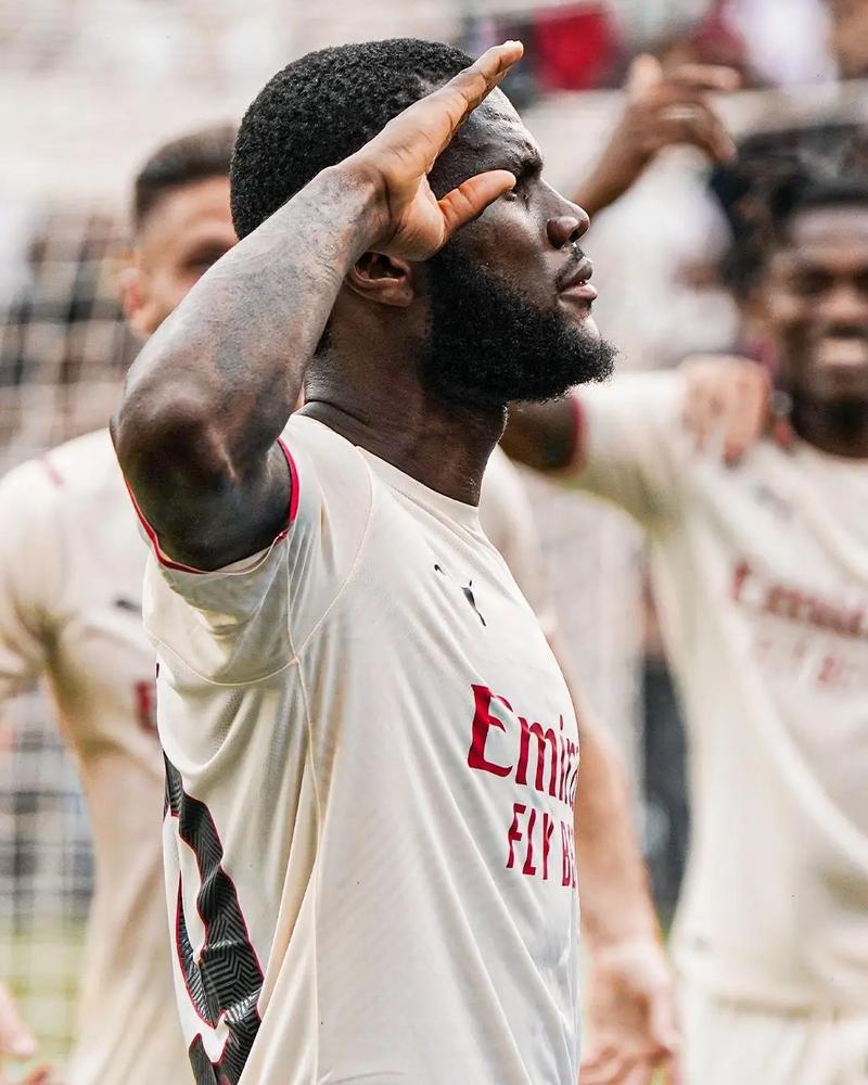 贝蒂斯2-1乌德勒支，米格尔-罗德里格斯中场吊射，阿布德制胜（贝蒂斯2-1击败乌德勒支，米格尔-罗德里格斯中场吊射，阿布德打入制胜球）