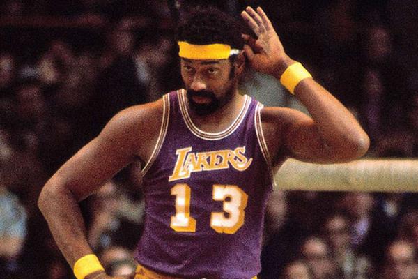 半场： 萨索洛2-1佛罗伦萨，曼德拉戈拉点射，沃尔帕托破门（半场战报：萨索洛2-1领先佛罗伦萨，曼德拉戈拉点球命中，沃尔帕托破门）