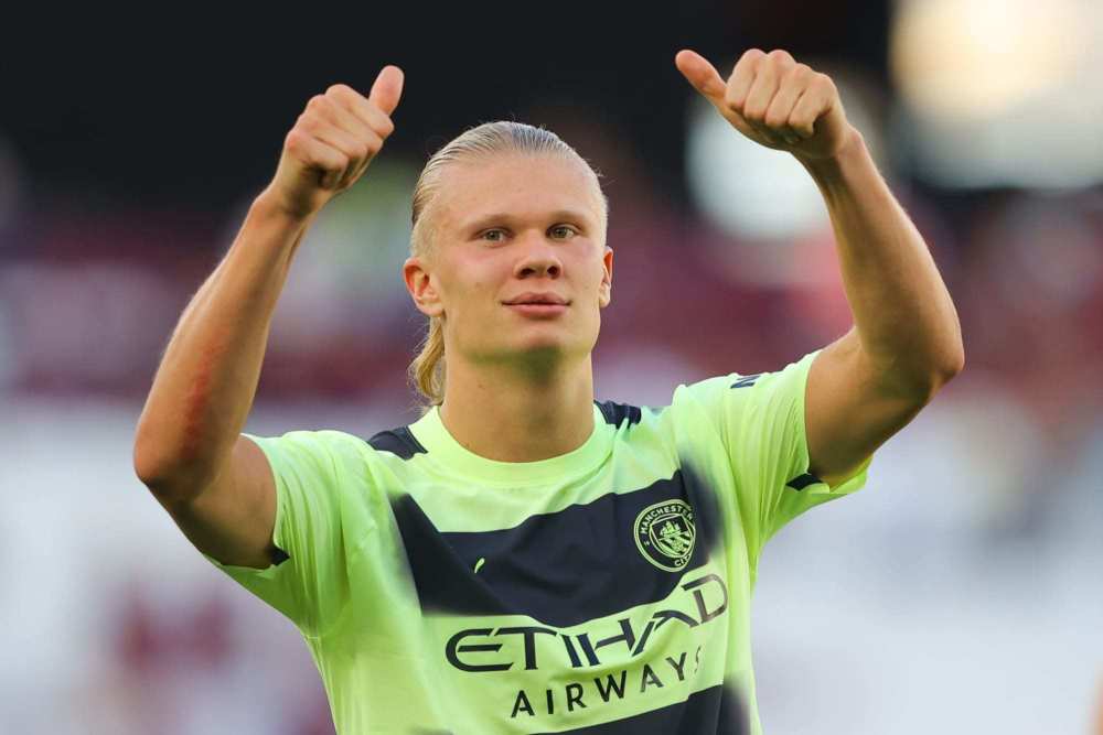 上海海港实现中超三连冠，为中国顶级联赛历史第三队（上海海港加冕中超三连冠，成中国顶级联赛史上第三支三连冠球队）