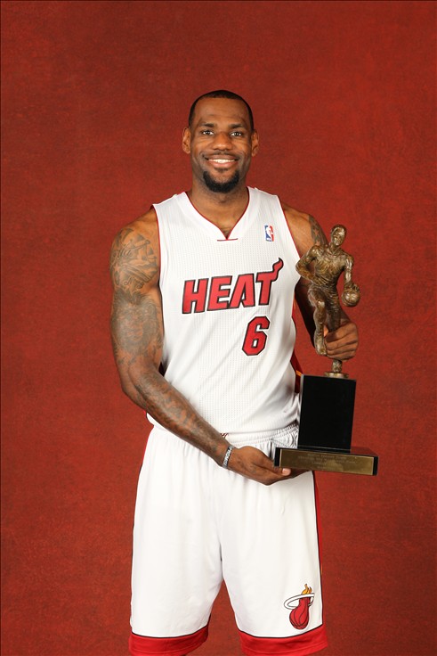 东体：足协曾考虑年初组织国足冬训，届时主教练也一并亮相（东体：足协曾拟定年初启动国足冬训，主教练将同期亮相）