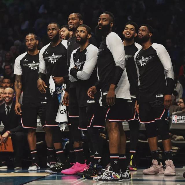 汉斯-弗里克对巴萨室内足球队的惊喜访问（汉斯-弗里克突访巴萨室内足球队）