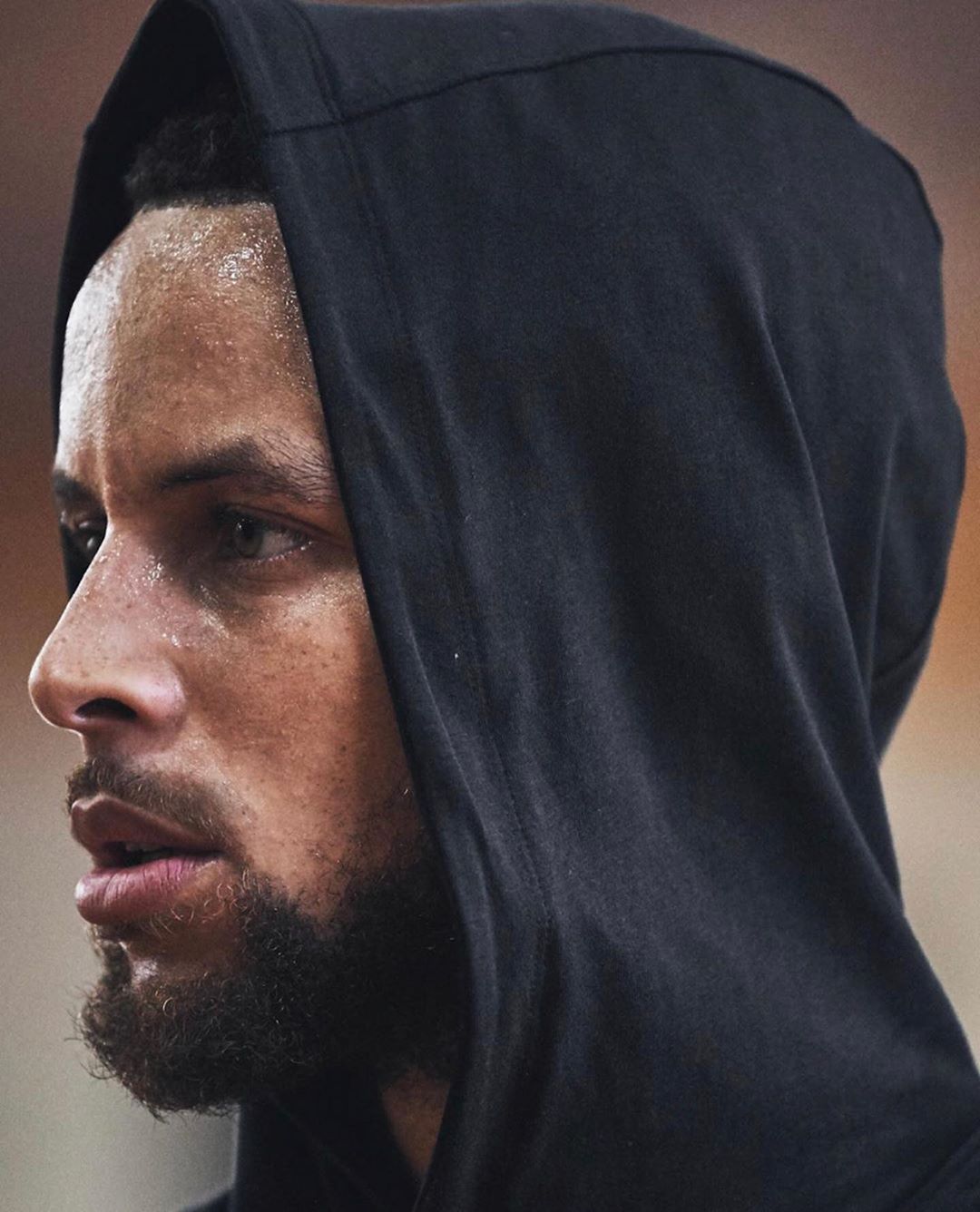 冲突！湖人vs火箭垃圾时间上肘+斗嘴（火爆场面！湖人vs火箭垃圾时间爆发肘击与口角）