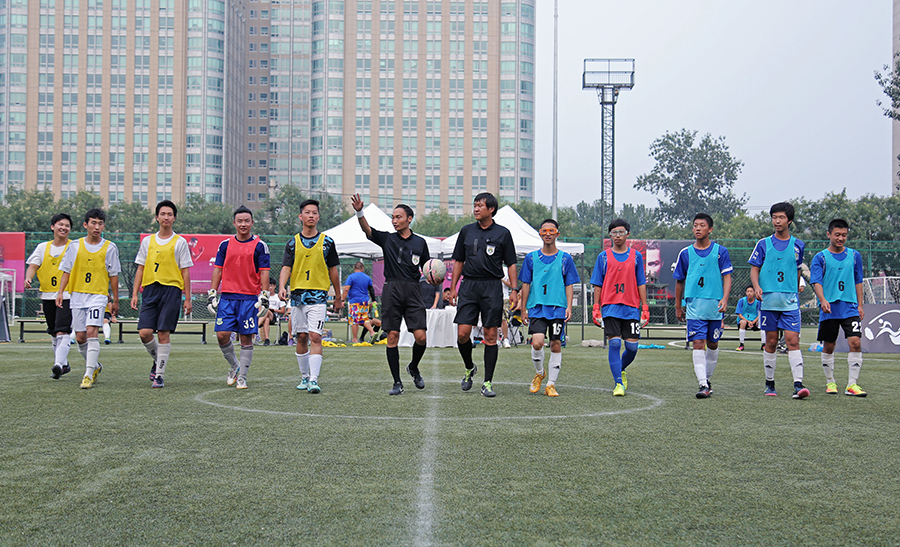 锡安半场高效表现，独占禁区内风头（锡安半场效率爆棚，禁区称霸全场）