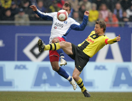 经纪人称葡体给了哲凯额外假期，球报：葡体多次要求其归队未果（经纪人称葡体批准哲凯延长假期，《球报》称多次要求其归队未果）