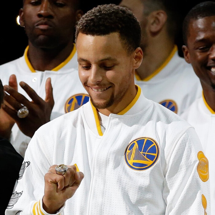 德劳伦蒂斯：在我们这个破主场里，一场只能赚300万欧（德劳伦蒂斯抱怨主场收入：每场仅300万欧）