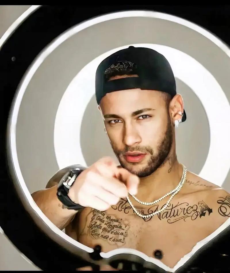 哈兰德赛后采访玩梗：保持谦逊；卡拉格、基恩做节目叫上我爸（哈兰德赛后妙语：要保持谦逊；喊话卡拉格、基恩节目请上我父亲）