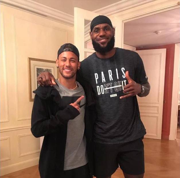 官方：皇家社会与达尼-迪亚斯续约，为近期完成的第七笔续约（官宣：皇家社会与达尼-迪亚斯完成续约，系近期第七笔）