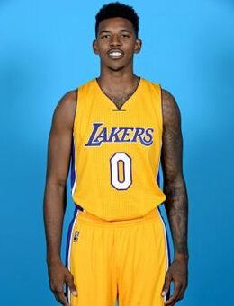 皇马0比2塞尔塔，巴尔韦德楚阿梅尼远射失准（皇马0-2不敌塞尔塔，巴尔韦德与楚阿梅尼远射无功）