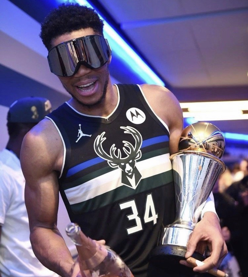 弗拉格成1970年来首位在圣诞大战砍下25+5+5的新秀（自1970年以来，弗拉格成为圣诞大战首位砍下25+5+5数据的新秀）