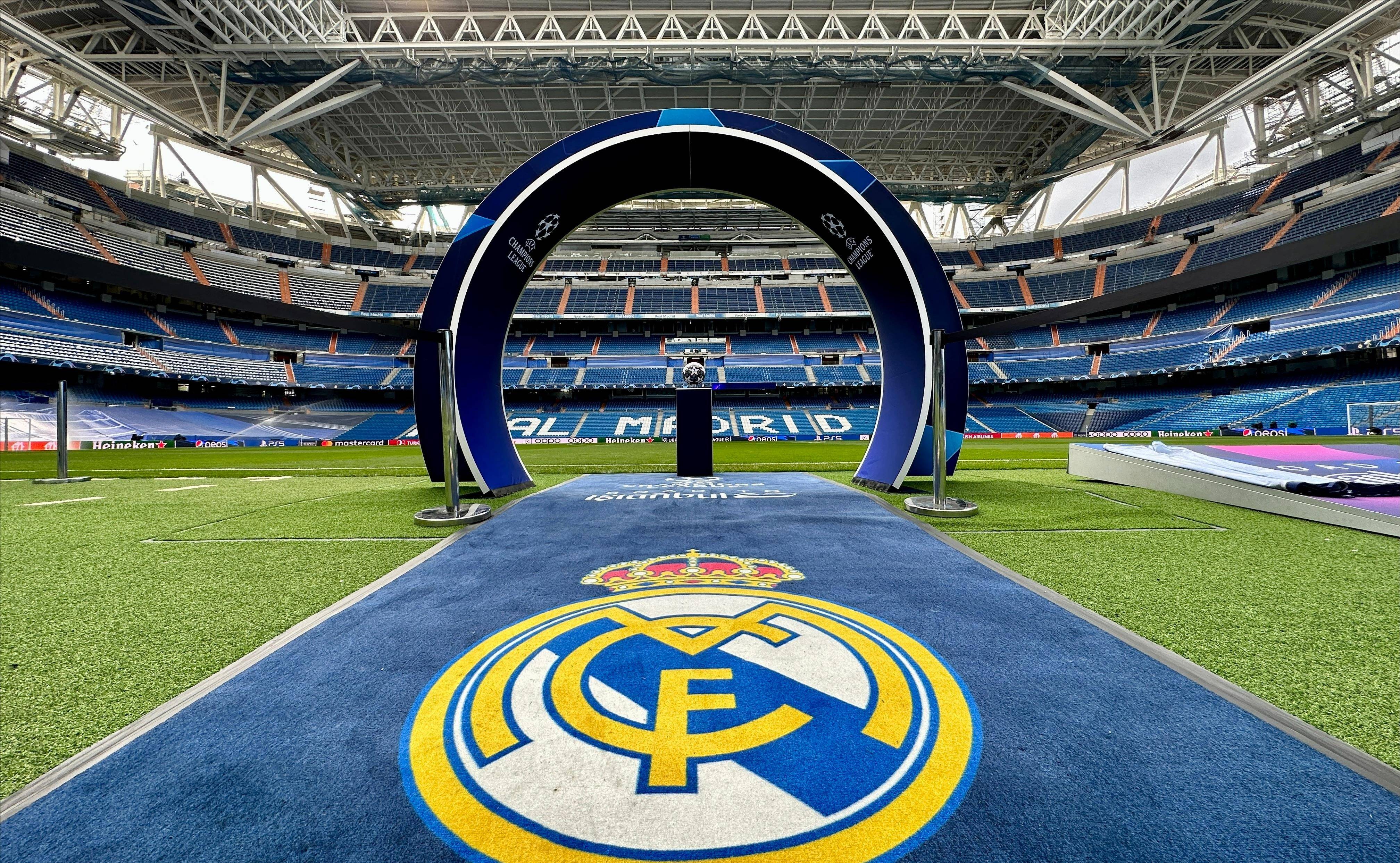 篮球湖人球员训练营全程记录公开（洛杉矶湖人球员训练营全程纪实发布）