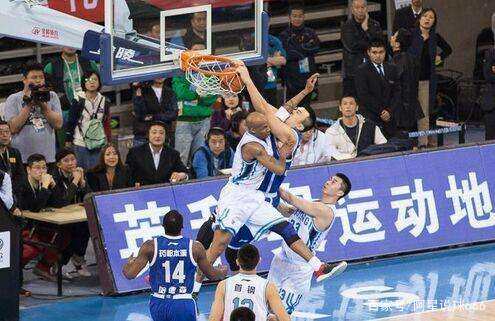 中超联赛总结：积分榜前三分析,（中超赛季盘点：前三强积分格局解析）