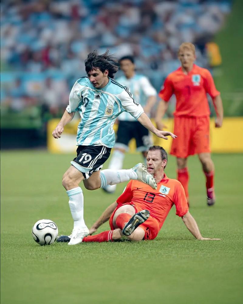 科瓦奇：阿德耶米就像被上帝亲吻过一样，天生拥有惊人的速度（科瓦奇：阿德耶米仿佛受神眷顾，天生速度惊人）