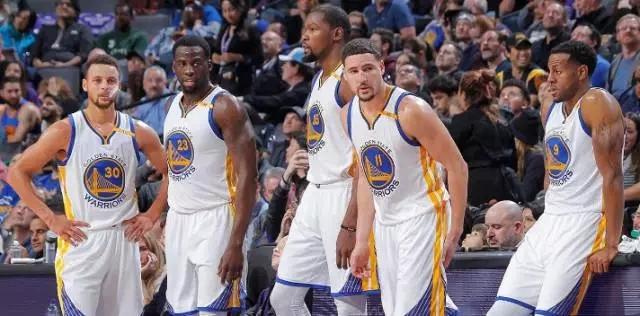 鲁尼认为梅西更优秀？C罗：我没意见，表达什么是他的自由（鲁尼称梅西更强？C罗回应：他有权表达，我不介意）