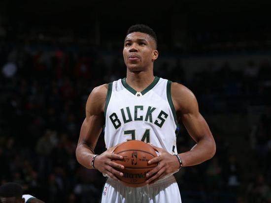 莱奥：我和囧叔经常交流，不仅聊足球，也聊生活中的方方面面（莱奥：我与囧叔交流频繁，聊的不仅是足球还有生活点滴）