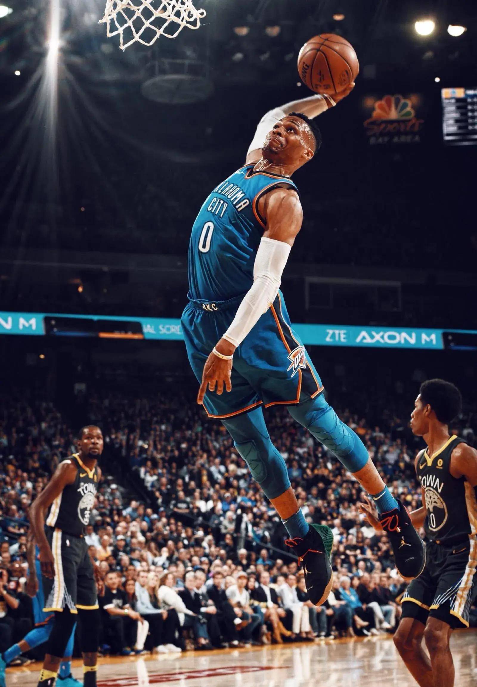 篮球盛宴已就位！主场门票火热在售（篮球盛典燃情开战，主场门票火爆抢购中）