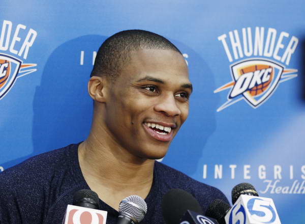 杜兰特关键投篮稳定输出（杜兰特关键时刻稳健发挥）