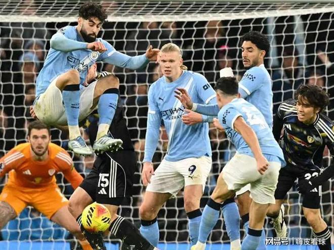 多特4-0十人黄潜，吉拉西双响，阿德耶米、斯文松建功，法比奥-席尔瓦失点（十人黄潜遭多特4-0横扫：吉拉西梅开二度，阿德耶米、斯文松破门，法比奥-席尔瓦点球失手）